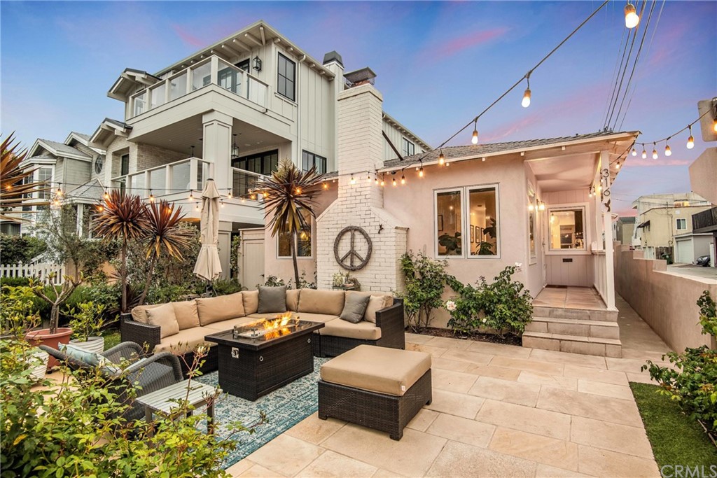 316 7th Street Manhattan Beach, CA 90266 - Photo 1 of 34 a living room with furniture and a clock