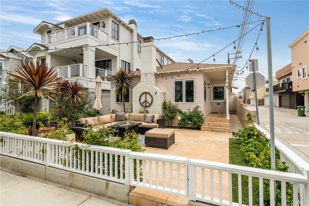 316 7th Street Manhattan Beach, CA 90266 - Photo 5 of 34 front view of a house with a small yard