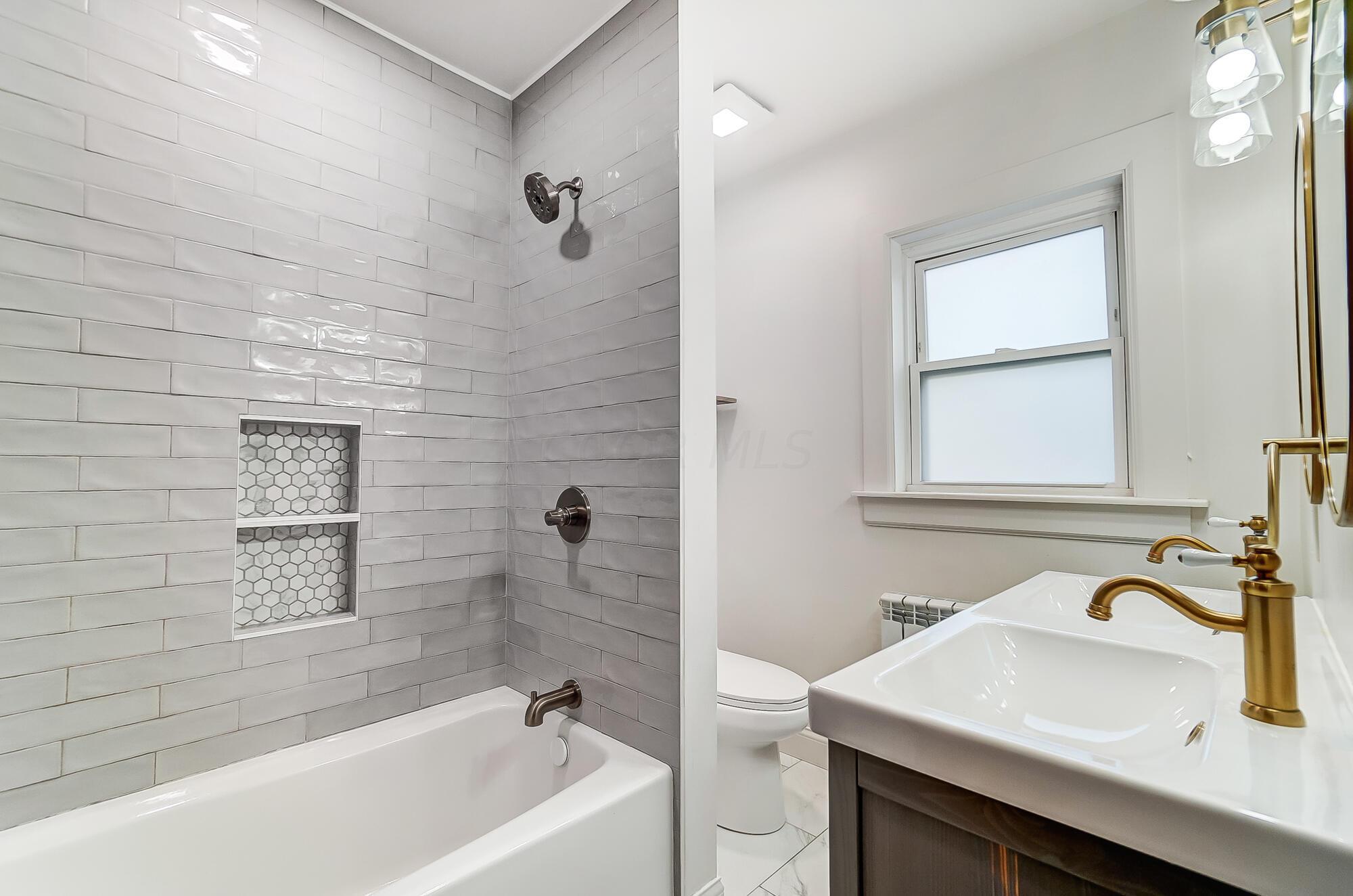 1107 Berkeley Road Columbus, OH 43206 - Photo 13 of 29 Full Bath