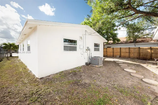 a view of a house with a backyard