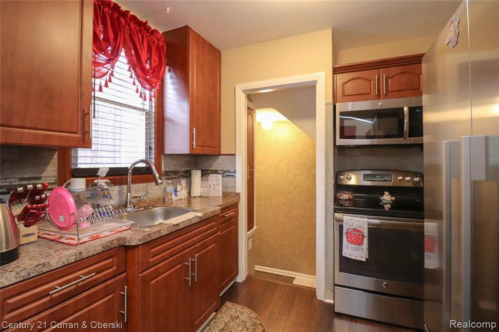 6033 Horger Street Dearborn, MI 48126 - Photo 4 of 30