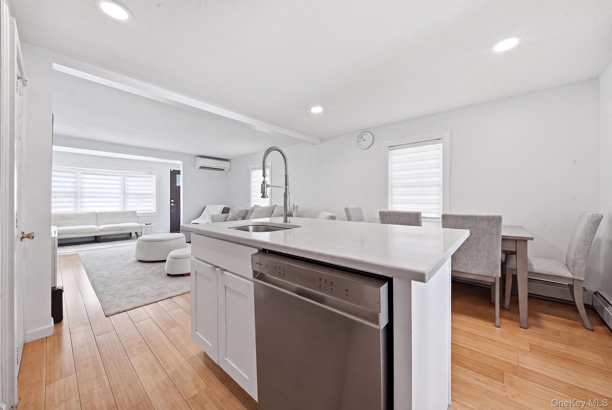 89 Harbor Road Port Washington, NY 11050 - Photo 11 of 25 Gallery Image 11