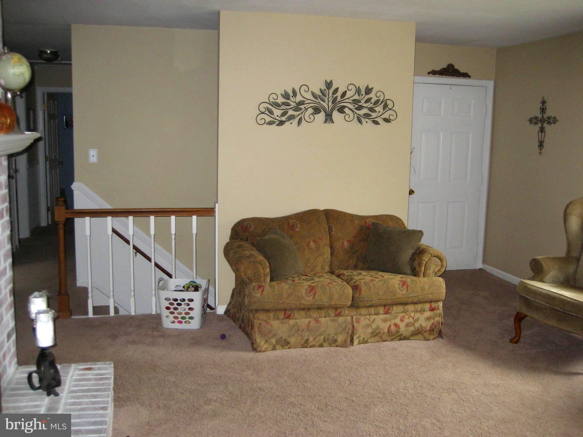 4896 Alesia Lineboro Road Manchester, MD 21102 - Photo 23 of 55 Living Room