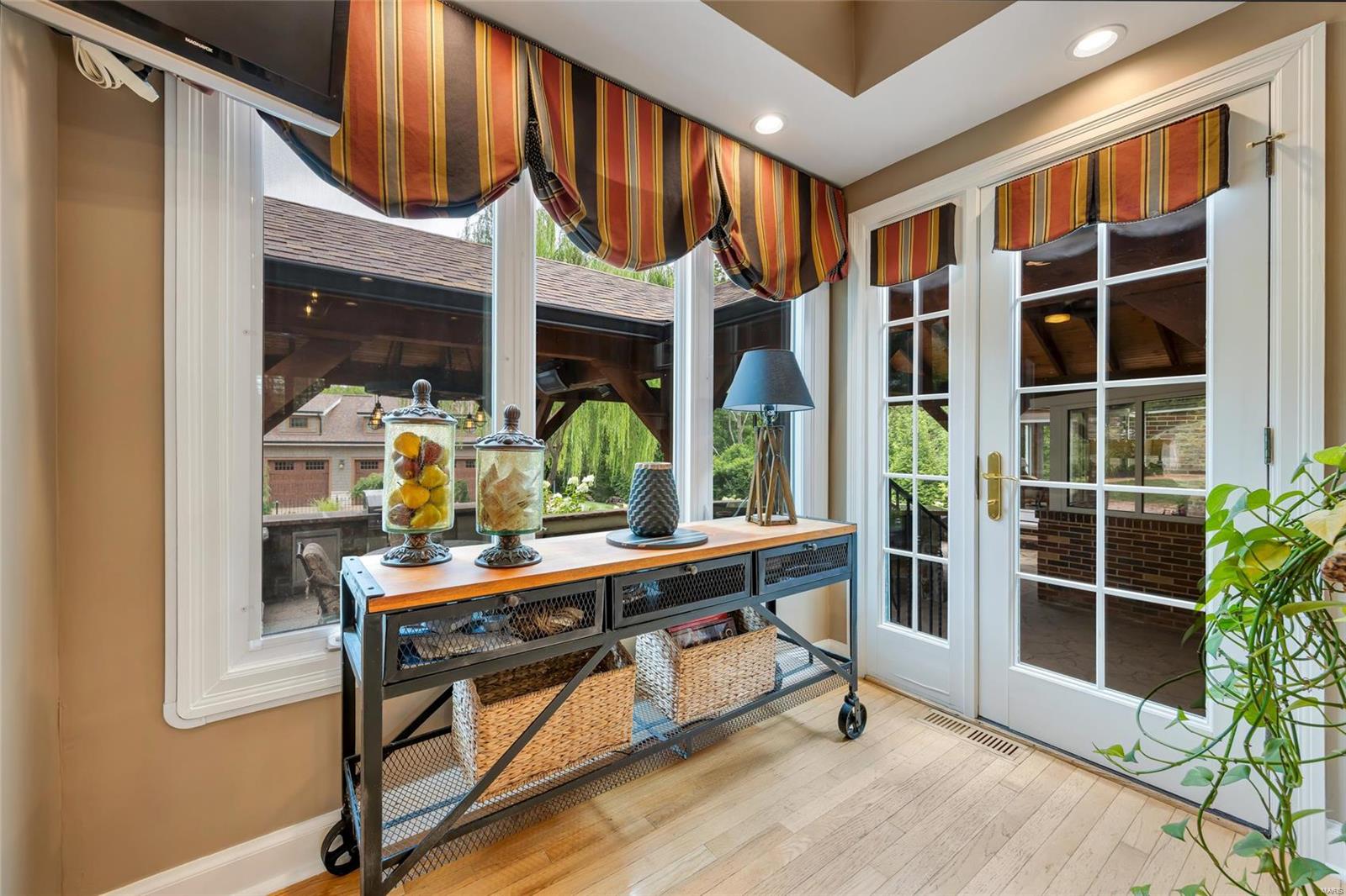 10401 East Watson Road St. Louis, MO 63127 - Photo 21 of 99