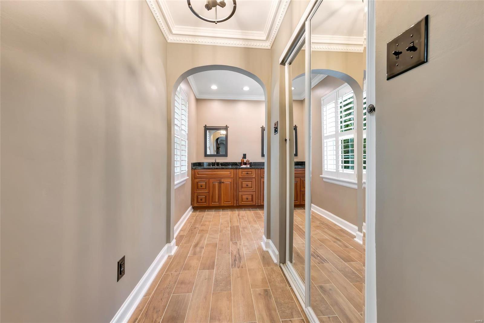 10401 East Watson Road St. Louis, MO 63127 - Photo 10 of 99