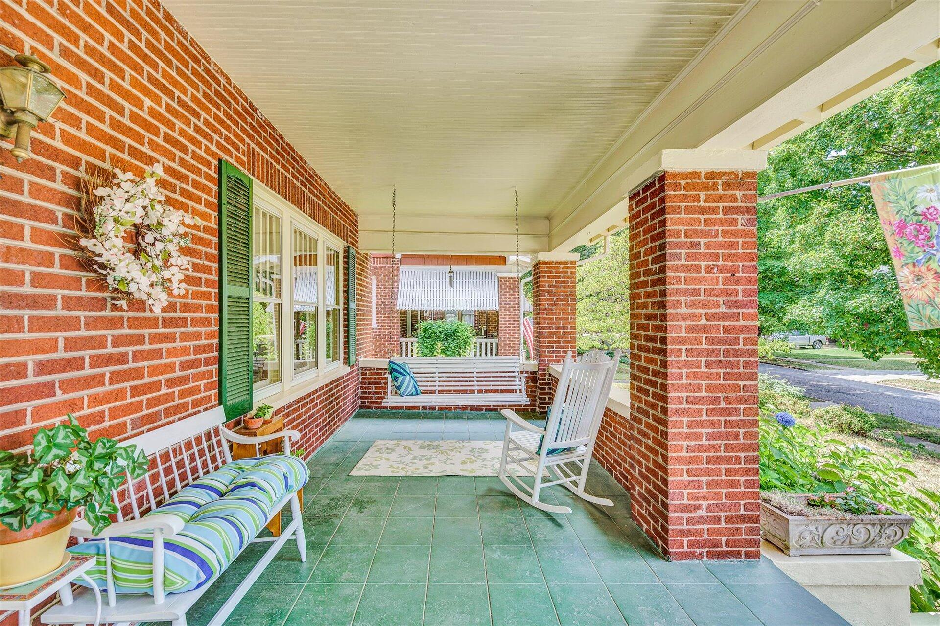 1846 Arlington Road Southwest Roanoke, VA 24015 - Photo 3 of 39 03-080420210073