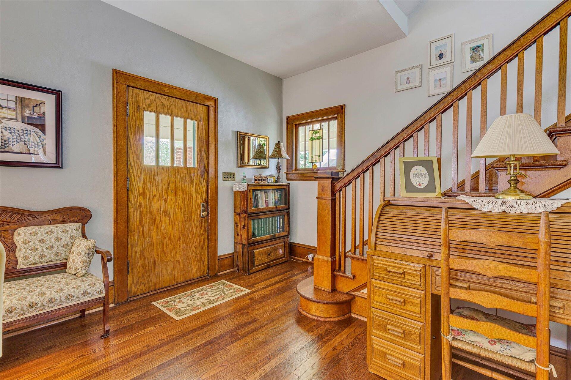 1846 Arlington Road Southwest Roanoke, VA 24015 - Photo 4 of 39 04-080420210037