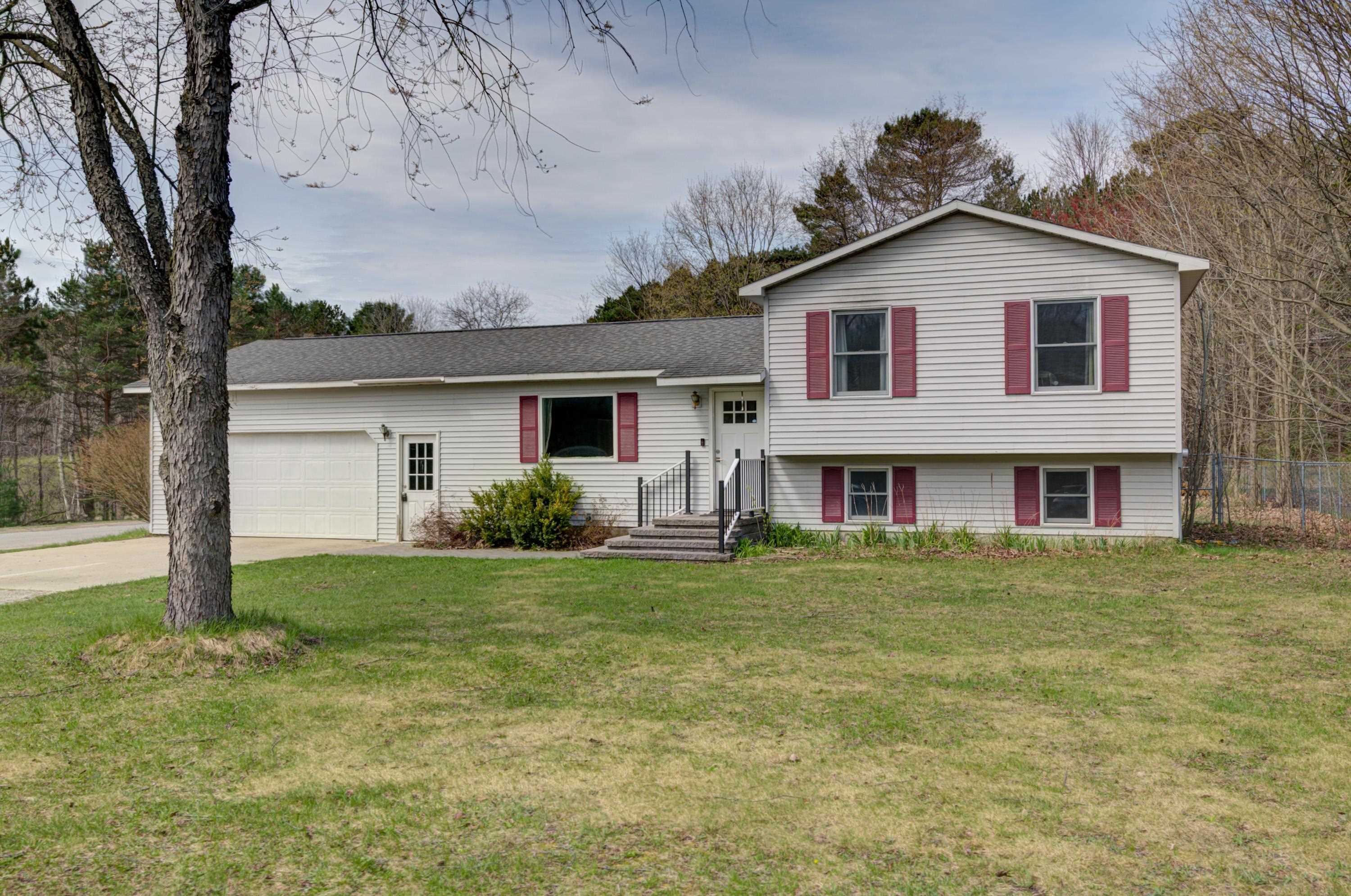 2575 Reily Court Traverse City, MI 49685 - Photo 17 of 42