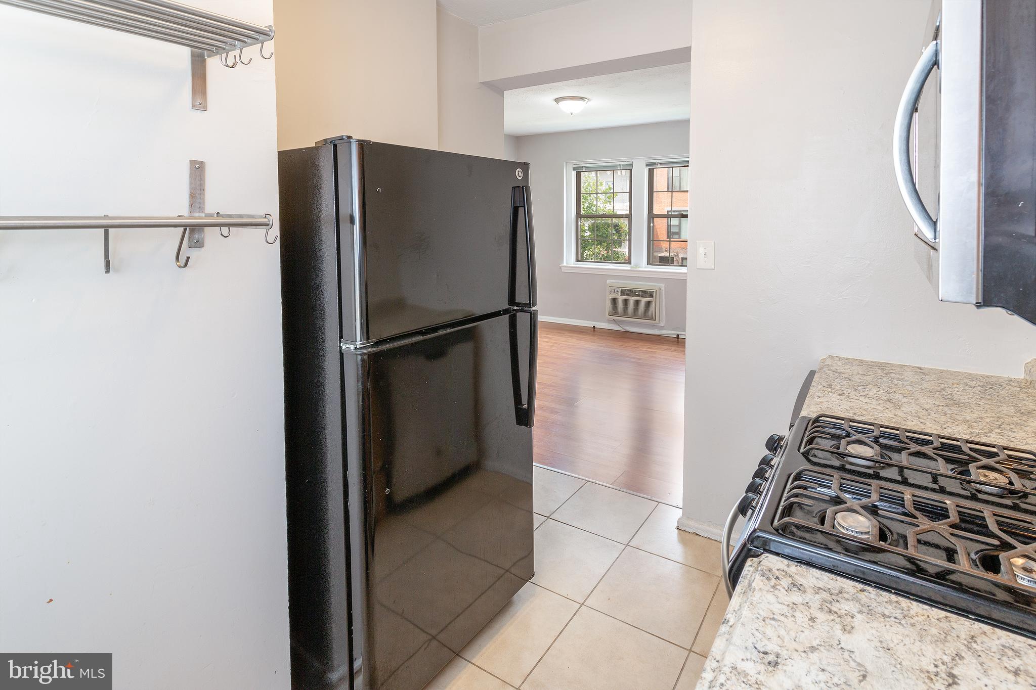 2415 Ontario Road Northwest, Unit 102 Washington, DC 20009 - Photo 9 of 27 Kitchen