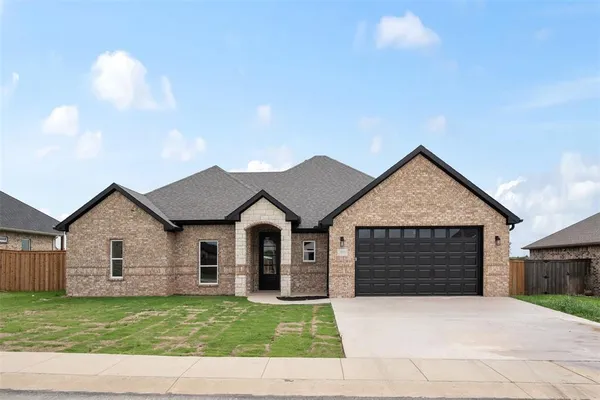 $362,900 | 509 Limestone Circle, Mabank, TX 75147