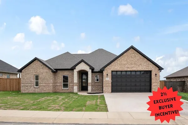 $362,900 | 509 Limestone Circle, Mabank, TX 75147