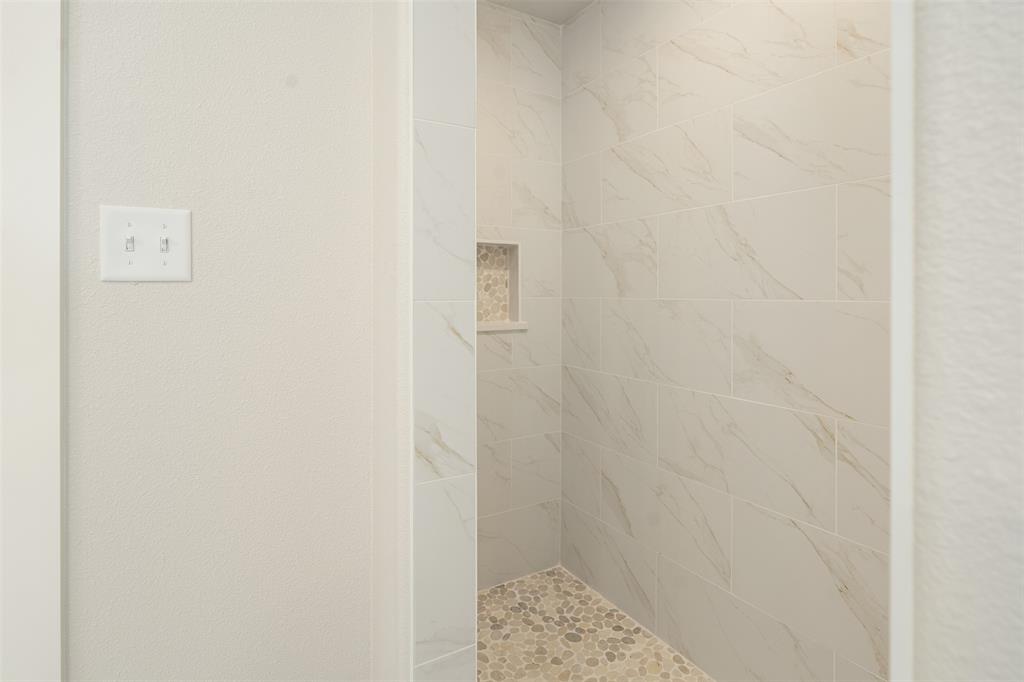 509 Limestone Circle Mabank, TX 75147 - Photo 21 of 36 a bathroom with a shower