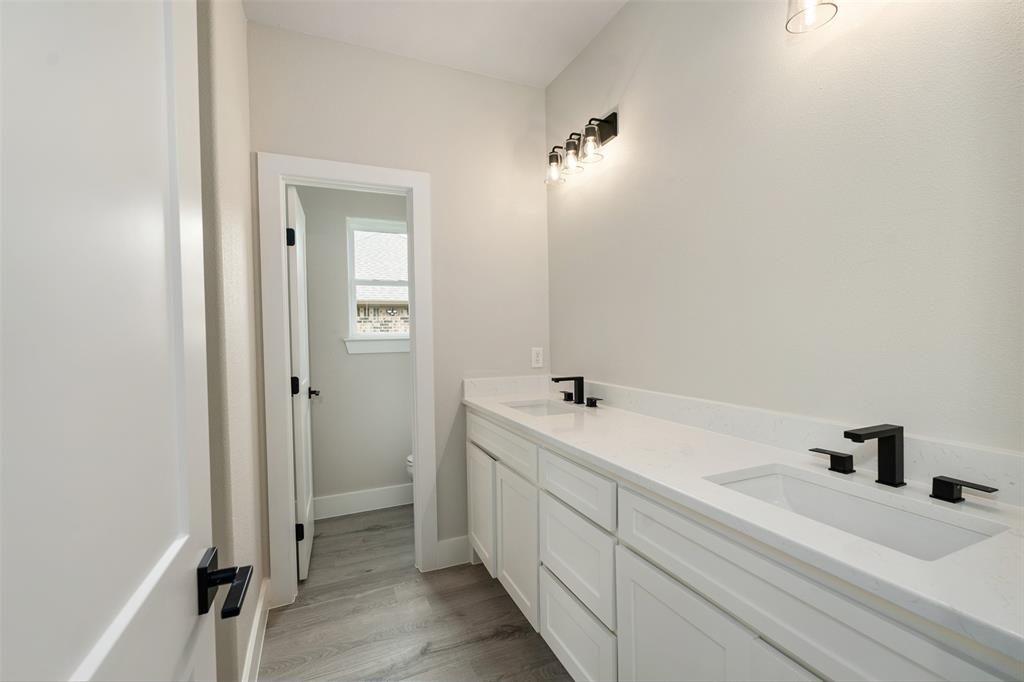 509 Limestone Circle Mabank, TX 75147 - Photo 25 of 36 a spacious bathroom with a bathtub sink and mirror