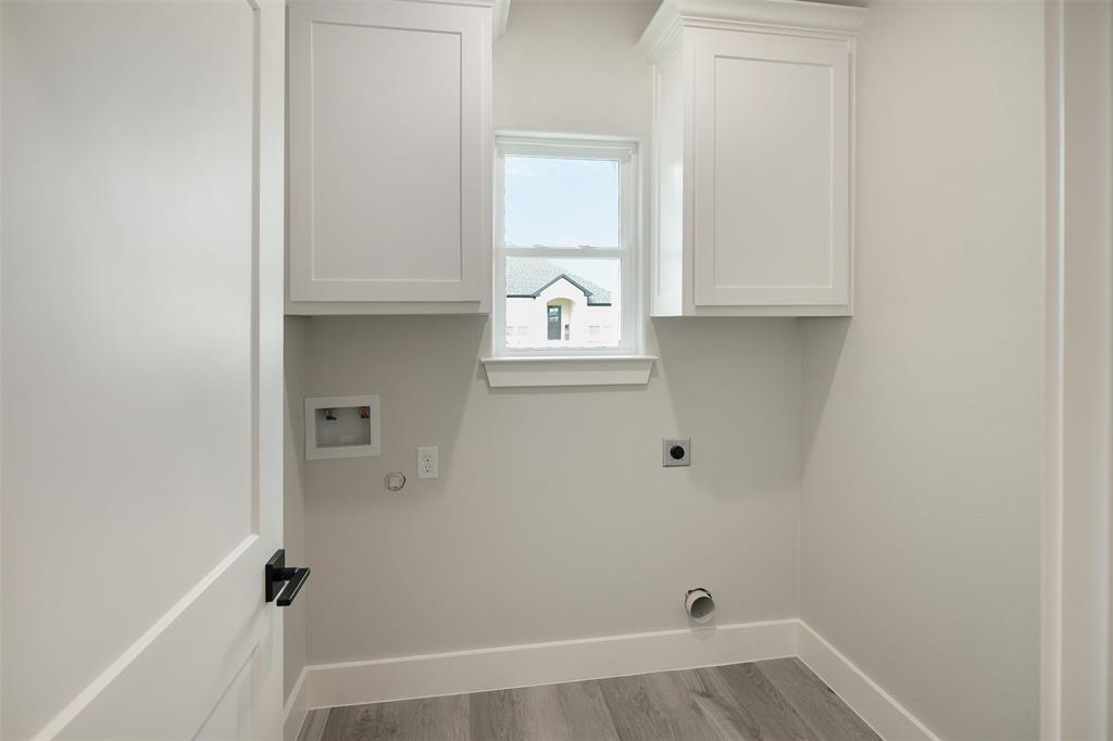 509 Limestone Circle Mabank, TX 75147 - Photo 28 of 36 a view of an empty room with a window