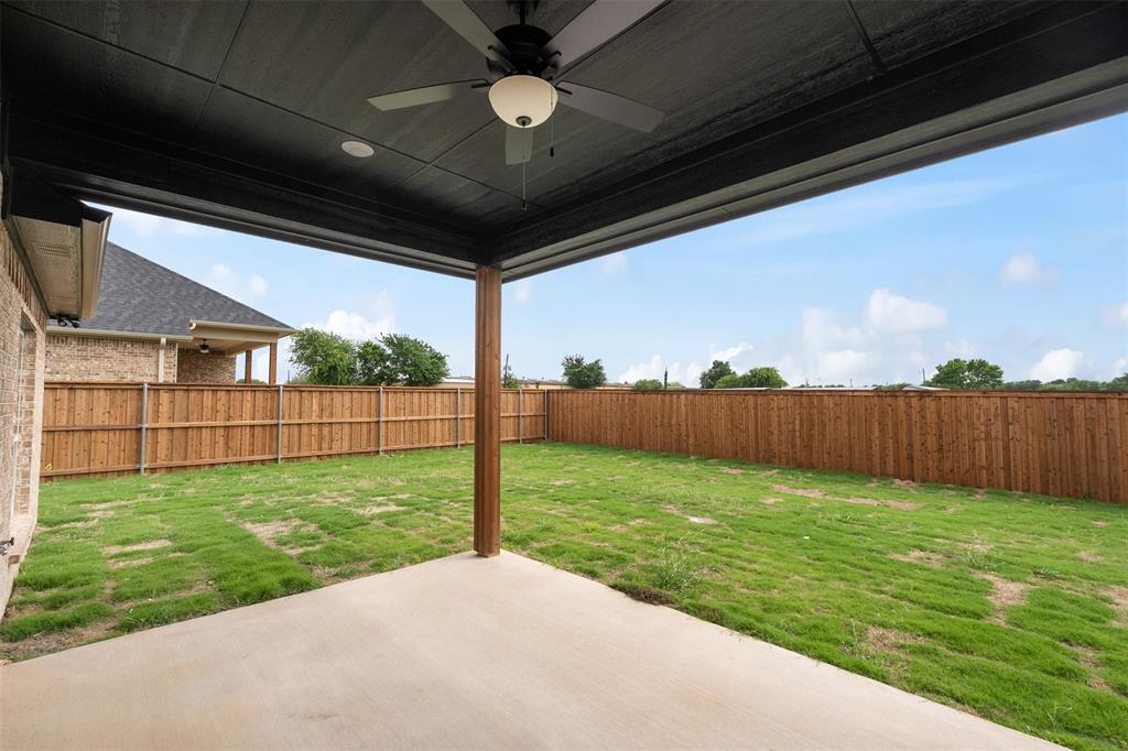 509 Limestone Circle Mabank, TX 75147 - Photo 29 of 36 a view of a backyard