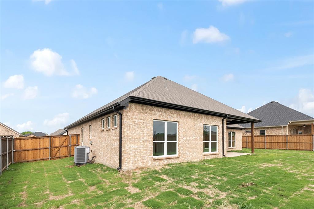 509 Limestone Circle Mabank, TX 75147 - Photo 32 of 36 a view of a house with a yard
