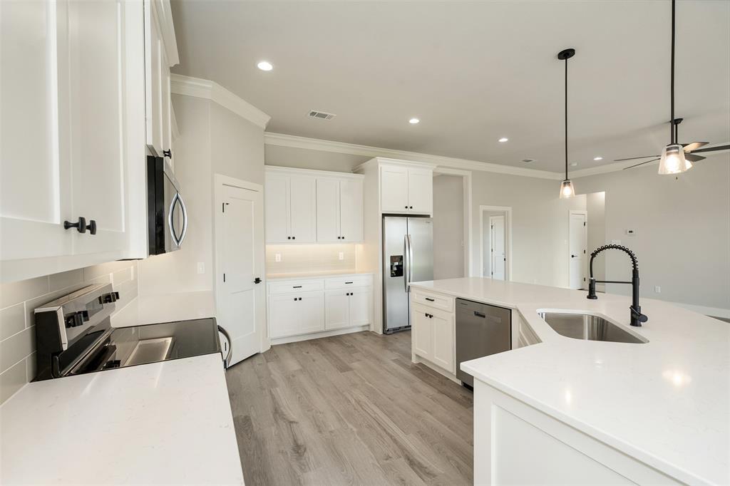 509 Limestone Circle Mabank, TX 75147 - Photo 9 of 36 a kitchen with a sink a stove and refrigerator
