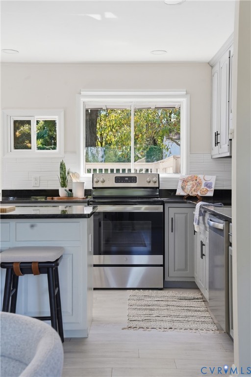 9207 Mapleway Road Richmond, VA 23229 - Photo 18 of 36 Light wood-finish flooring, white subway tile back