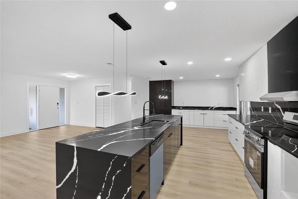 2512 Brucken Road Brandon, FL 33511 - Photo 10 of 81