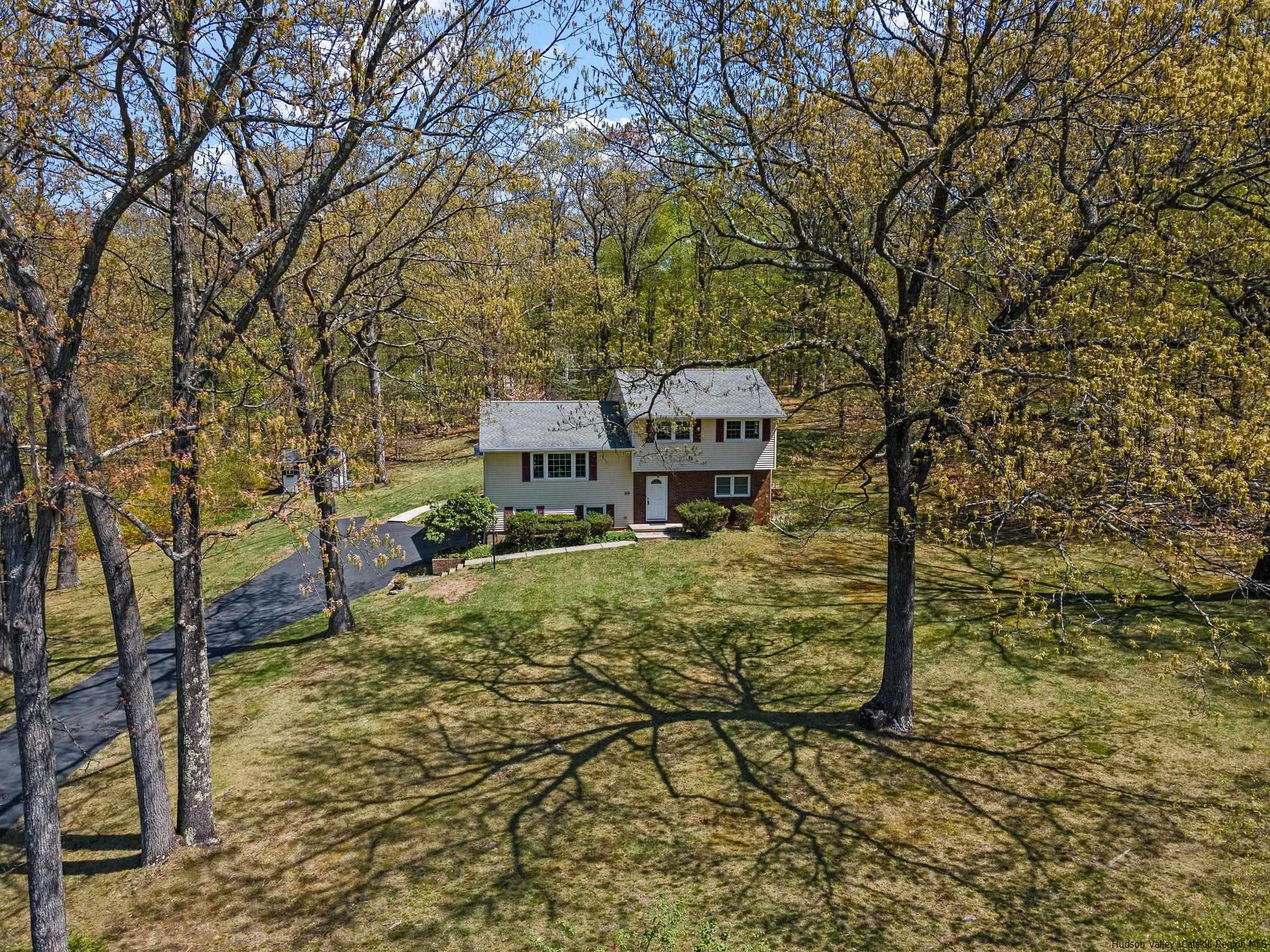 405 Strawridge Road Wallkill, NY 12589 - Photo 2 of 31 Photo 2