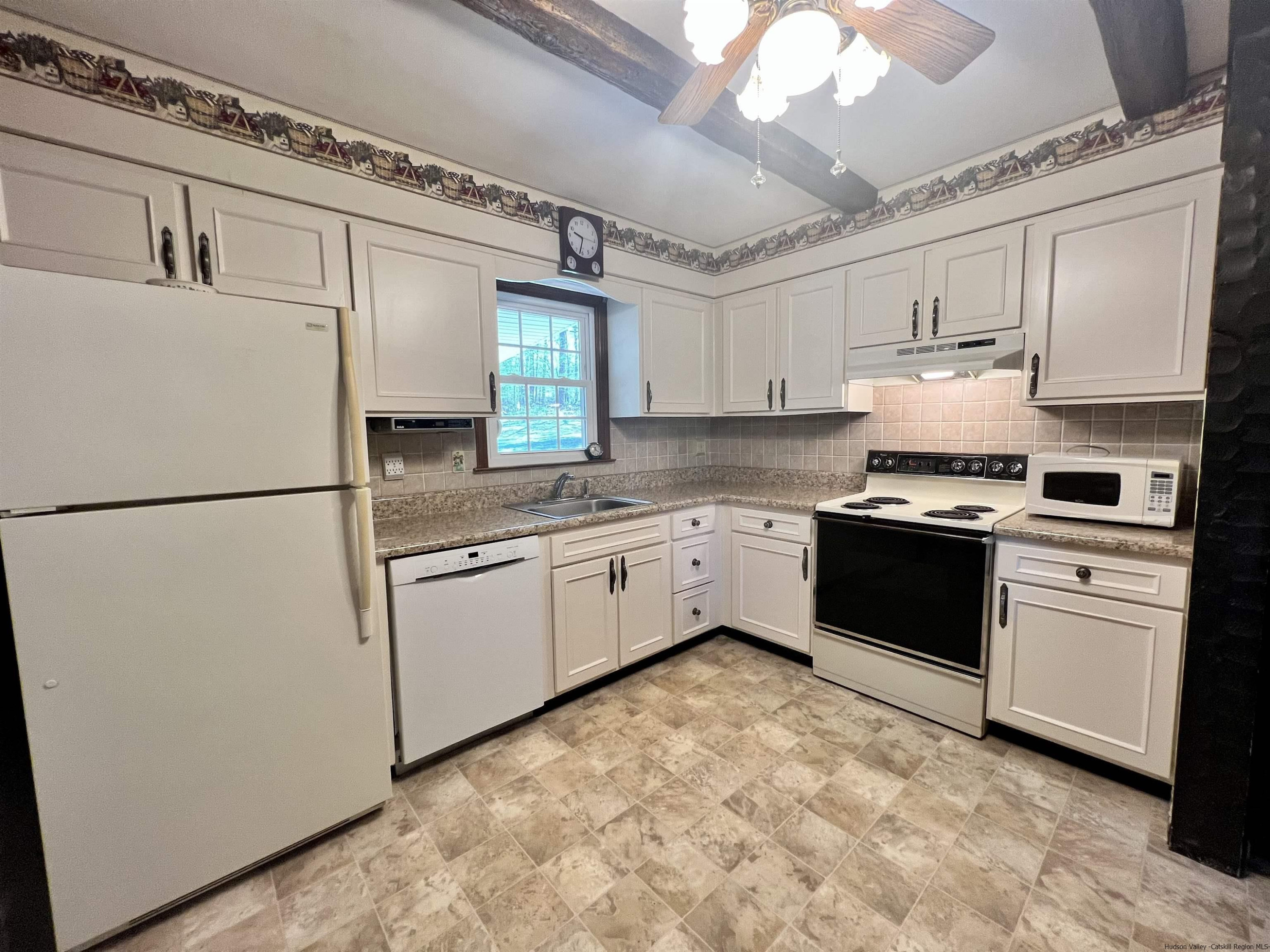 405 Strawridge Road Wallkill, NY 12589 - Photo 4 of 31 Photo 4