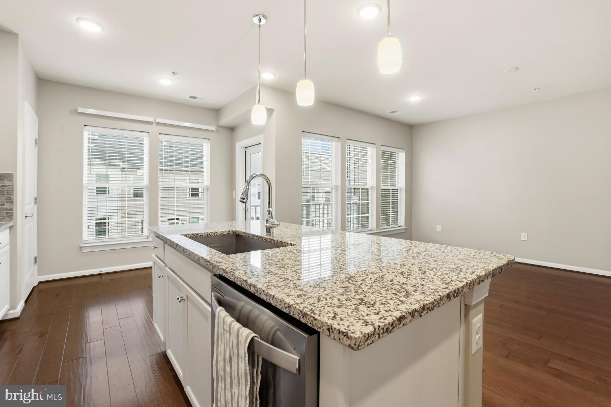23517 Public House Road, Unit H Clarksburg, MD 20871 - Photo 22 of 49 Kitchen