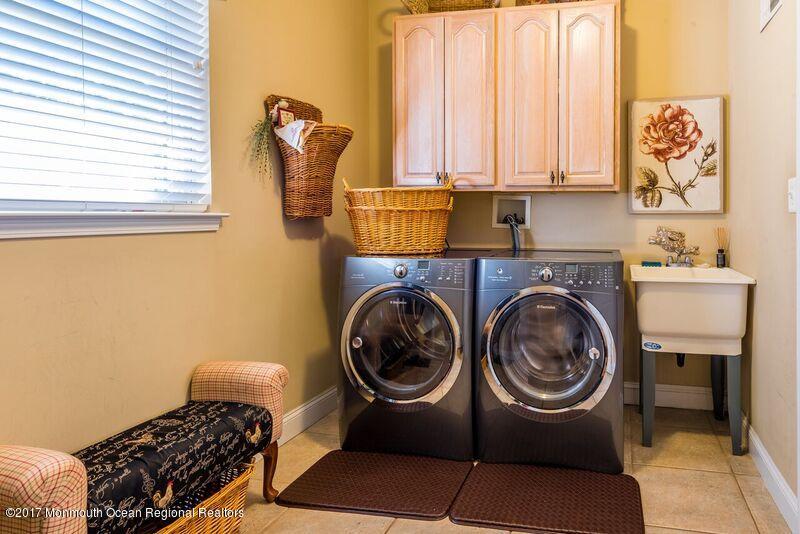 8 Rodeo Drive Jackson, NJ 08527 - Photo 19 of 54 a utility room with sink dryer and washer