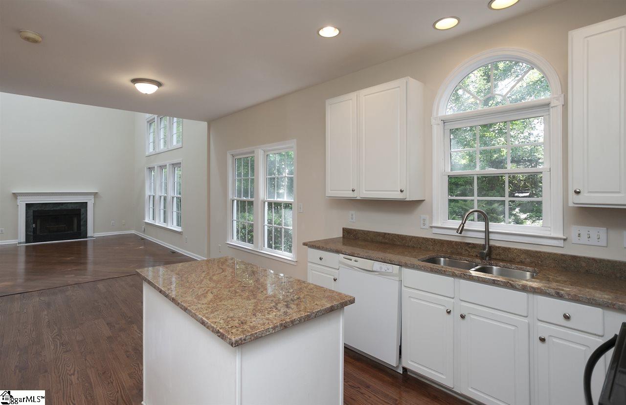 18 Bentley Way Greer, SC 29650 - Photo 7 of 36 Gallery Image 7