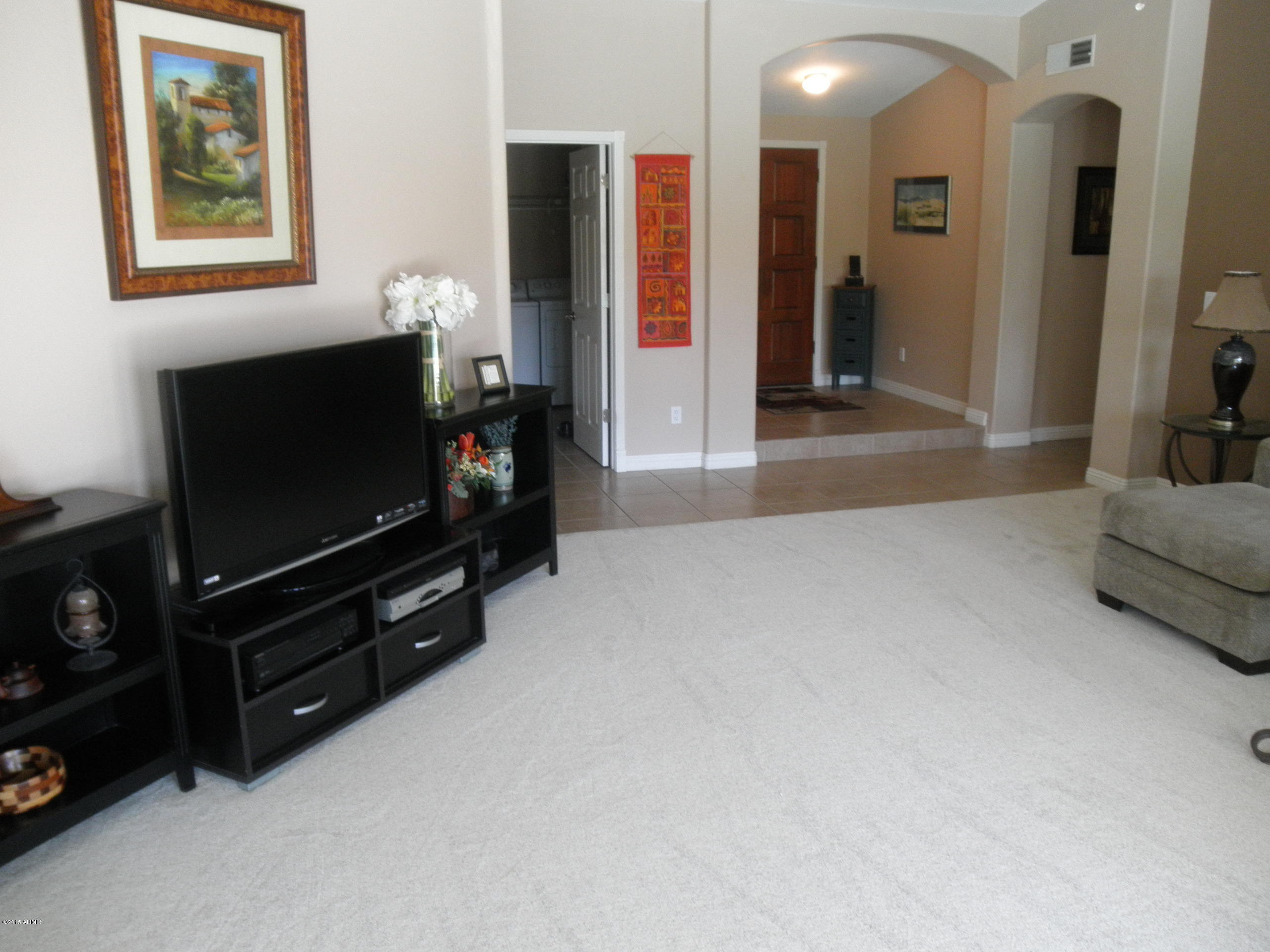 4301 East Frye Road Phoenix, AZ 85048 - Photo 5 of 17 Living