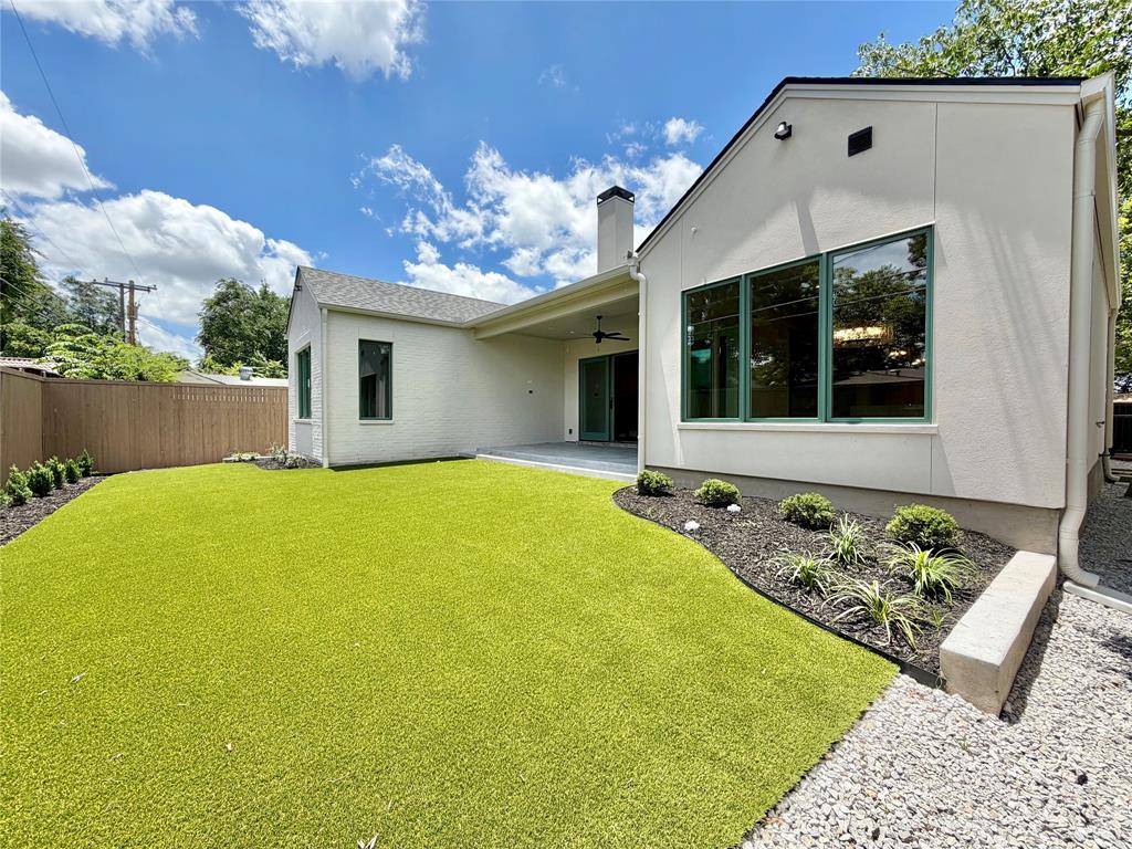 820 Edgefield Road Fort Worth, TX 76107 - Photo 12 of 13