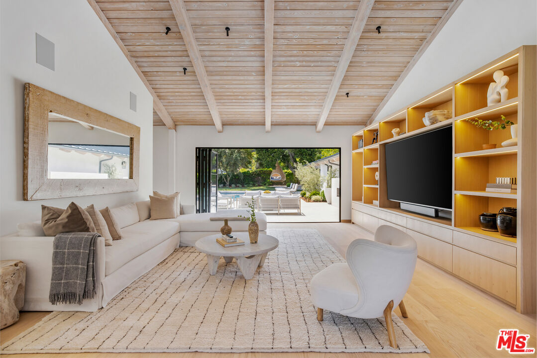 1508 Old Oak Road Los Angeles, CA 90049 - Photo 11 of 63 a living room with furniture and a flat screen tv