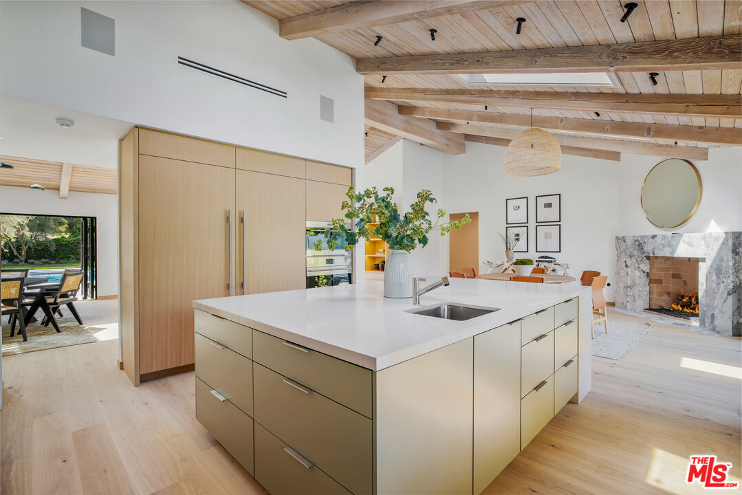 1508 Old Oak Road Los Angeles, CA 90049 - Photo 15 of 63