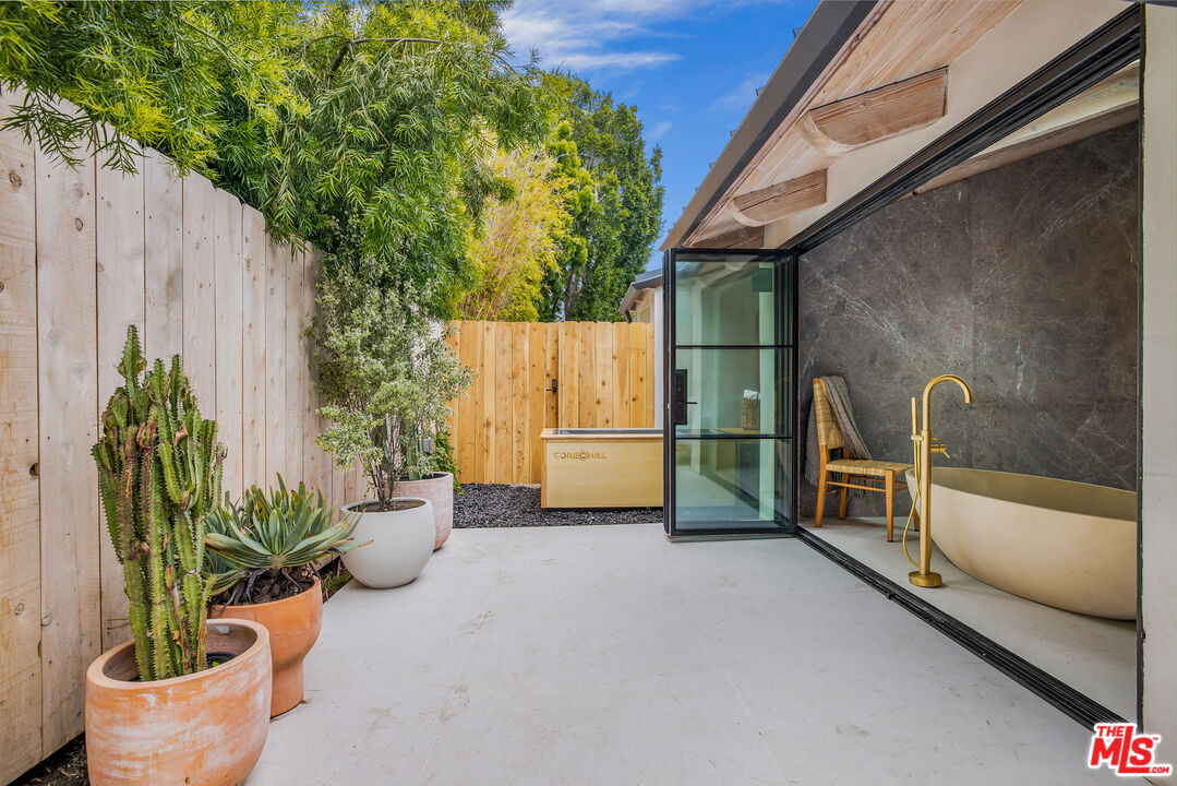 1508 Old Oak Road Los Angeles, CA 90049 - Photo 26 of 63