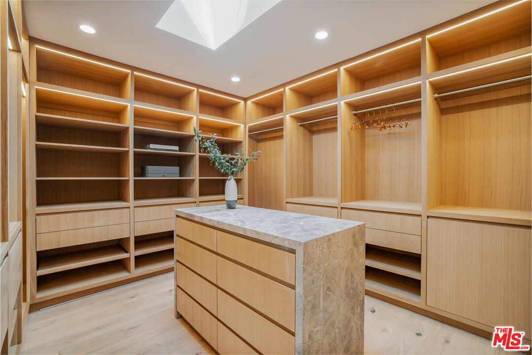 1508 Old Oak Road Los Angeles, CA 90049 - Photo 28 of 63 a view of an empty room with empty shelves