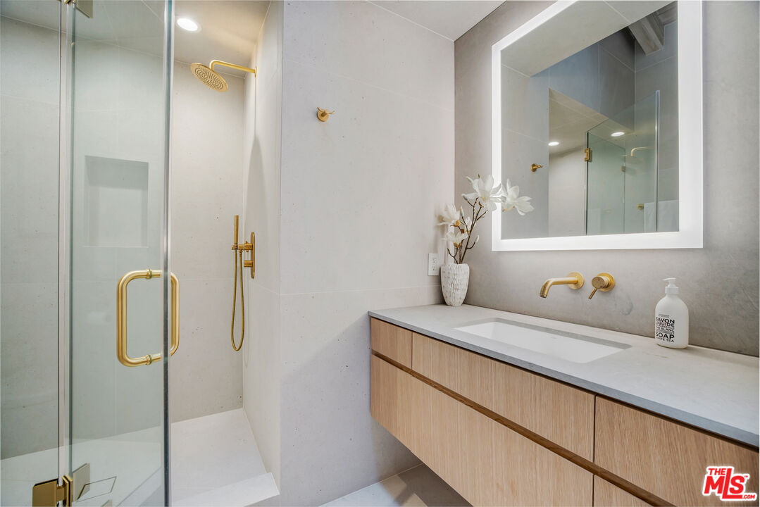1508 Old Oak Road Los Angeles, CA 90049 - Photo 30 of 63 a bathroom with a sink and mirror