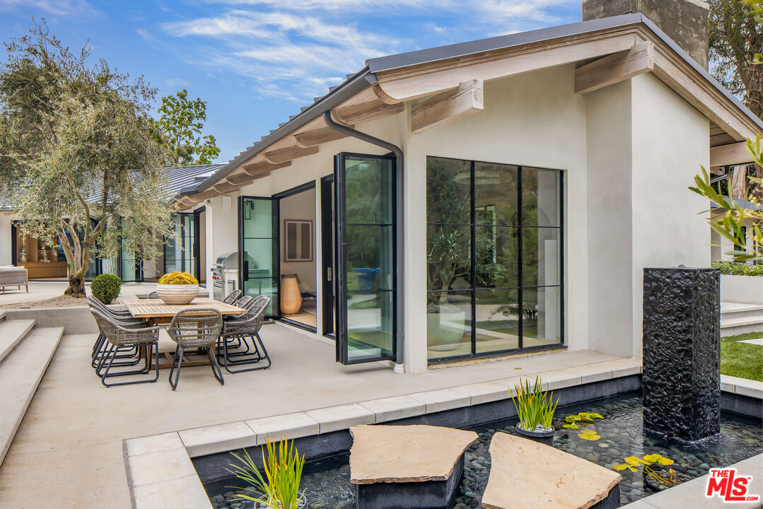1508 Old Oak Road Los Angeles, CA 90049 - Photo 35 of 63 a view of a patio with table and chairs and potted plants