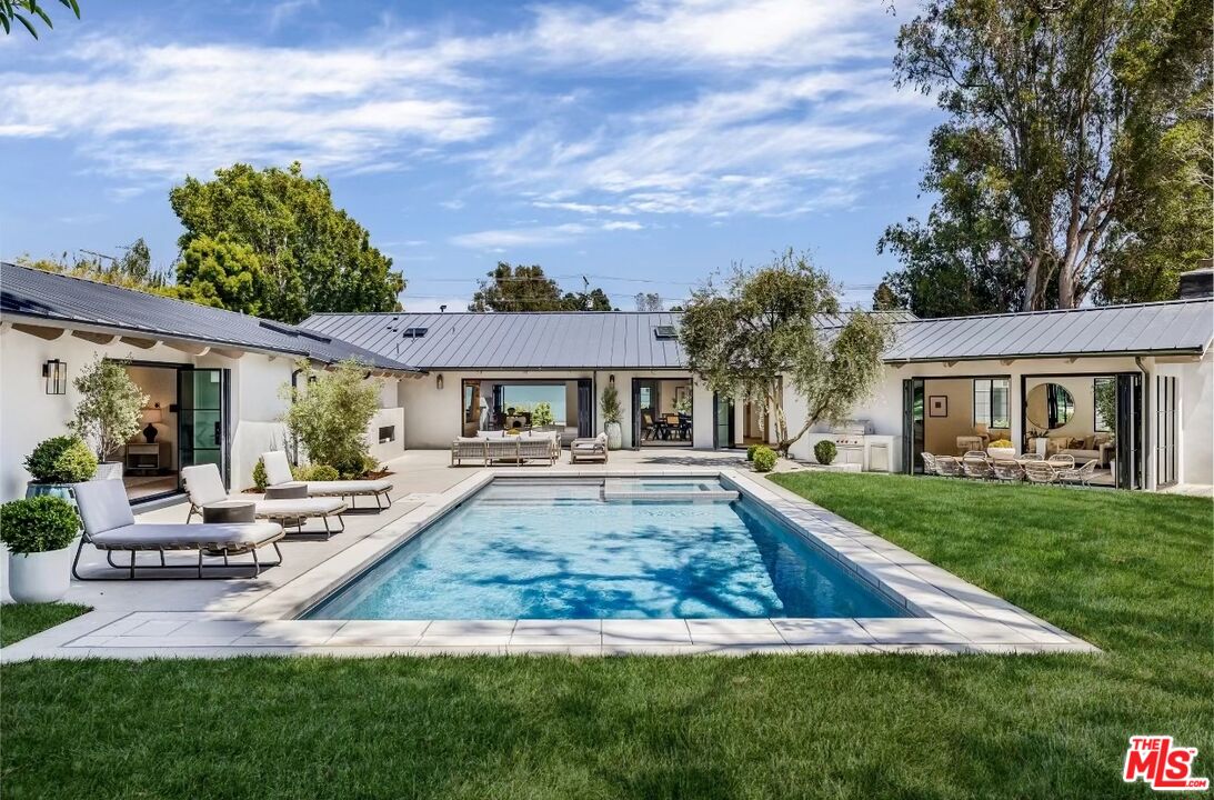 1508 Old Oak Road Los Angeles, CA 90049 - Photo 42 of 63 a view of a house with swimming pool and sitting area