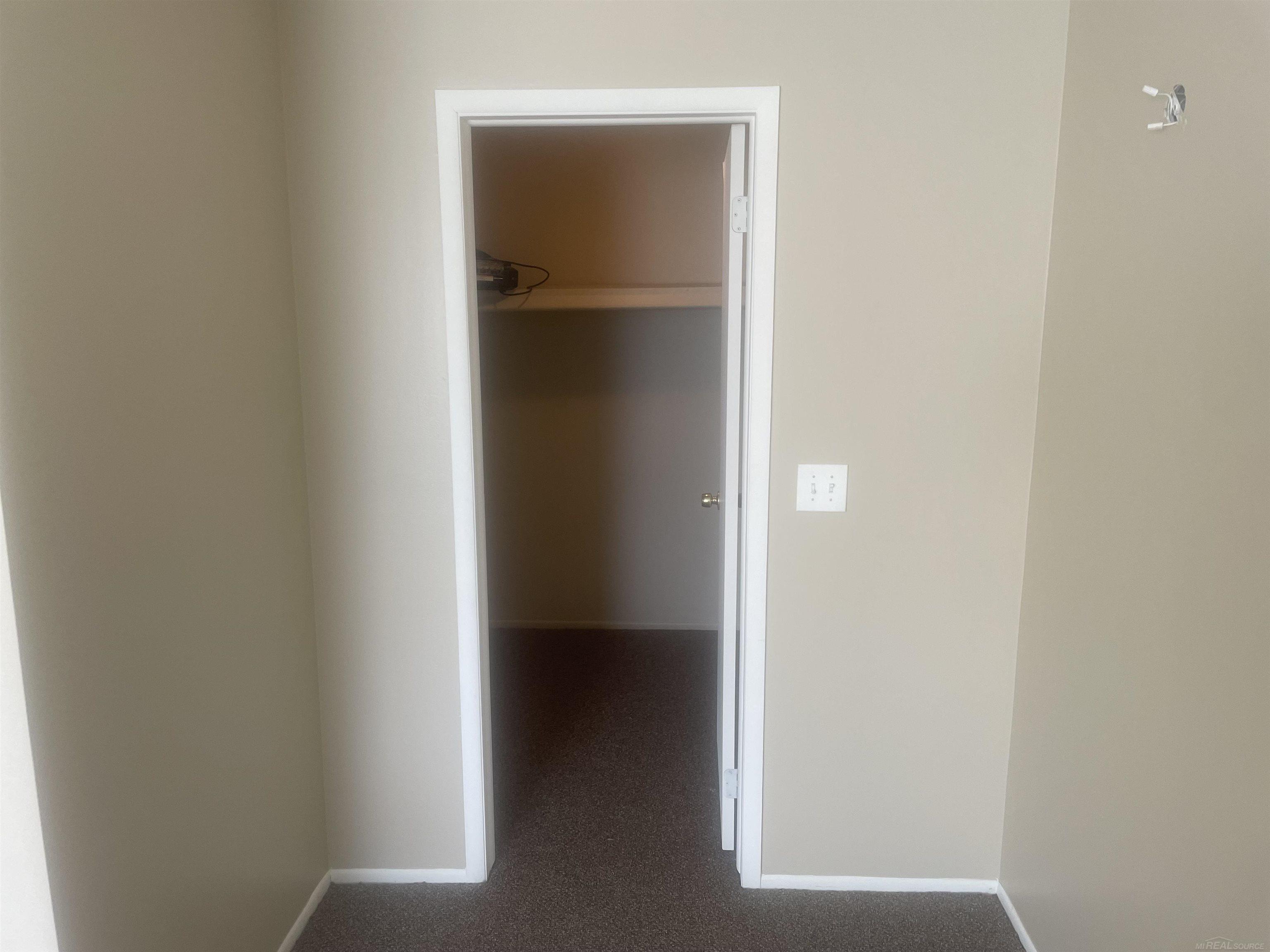 29201 Hayes Road, Unit 42 Warren, MI 48088 - Photo 8 of 27 50135264-e5173695-652e-4da4-80a9-00e5e129eecc.JPG