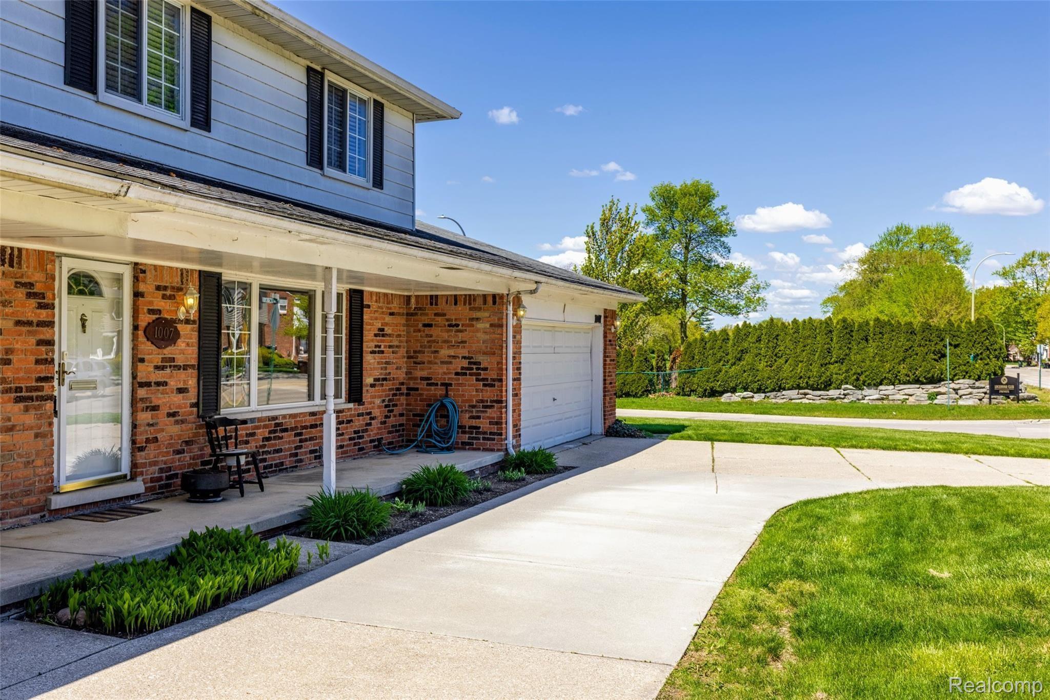 1007 Vernier Road Grosse Pointe, MI 48236 - Photo 32 of 50 1007 Vernier Rd-27.jpg