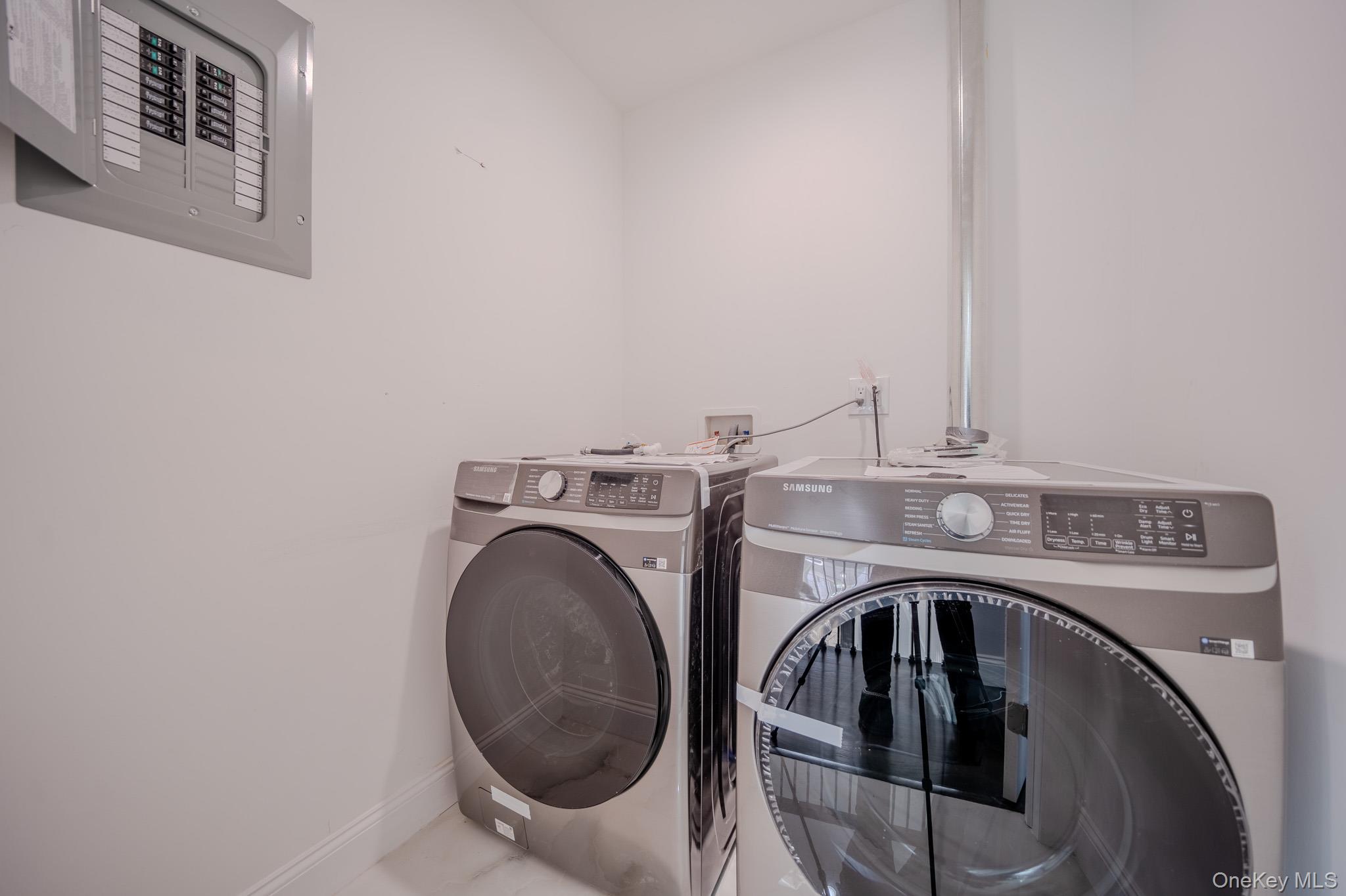 68 Spruce Street Hicksville, NY 11801 - Photo 36 of 39