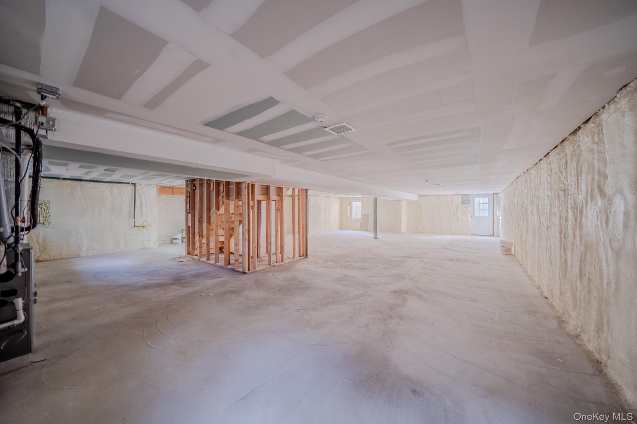 68 Spruce Street Hicksville, NY 11801 - Photo 38 of 39