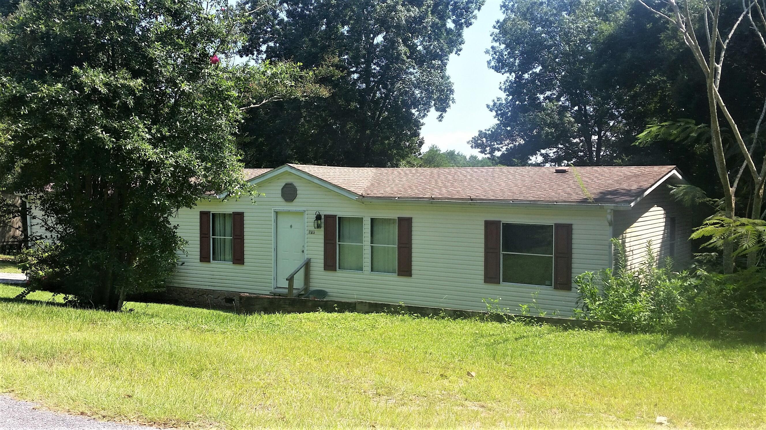 723 Squirrel Road DeFuniak Springs, FL 32433 - Photo 1 of 33 a front view of a house with a yard