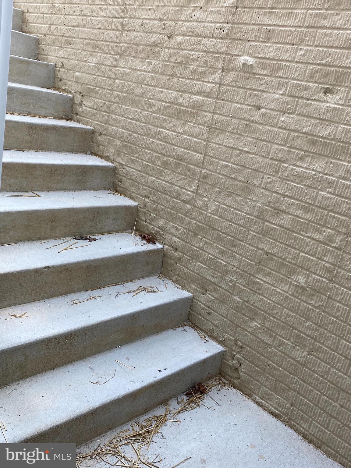 8712 Redman Street Springfield, VA 22153 - Photo 72 of 77 Stairway