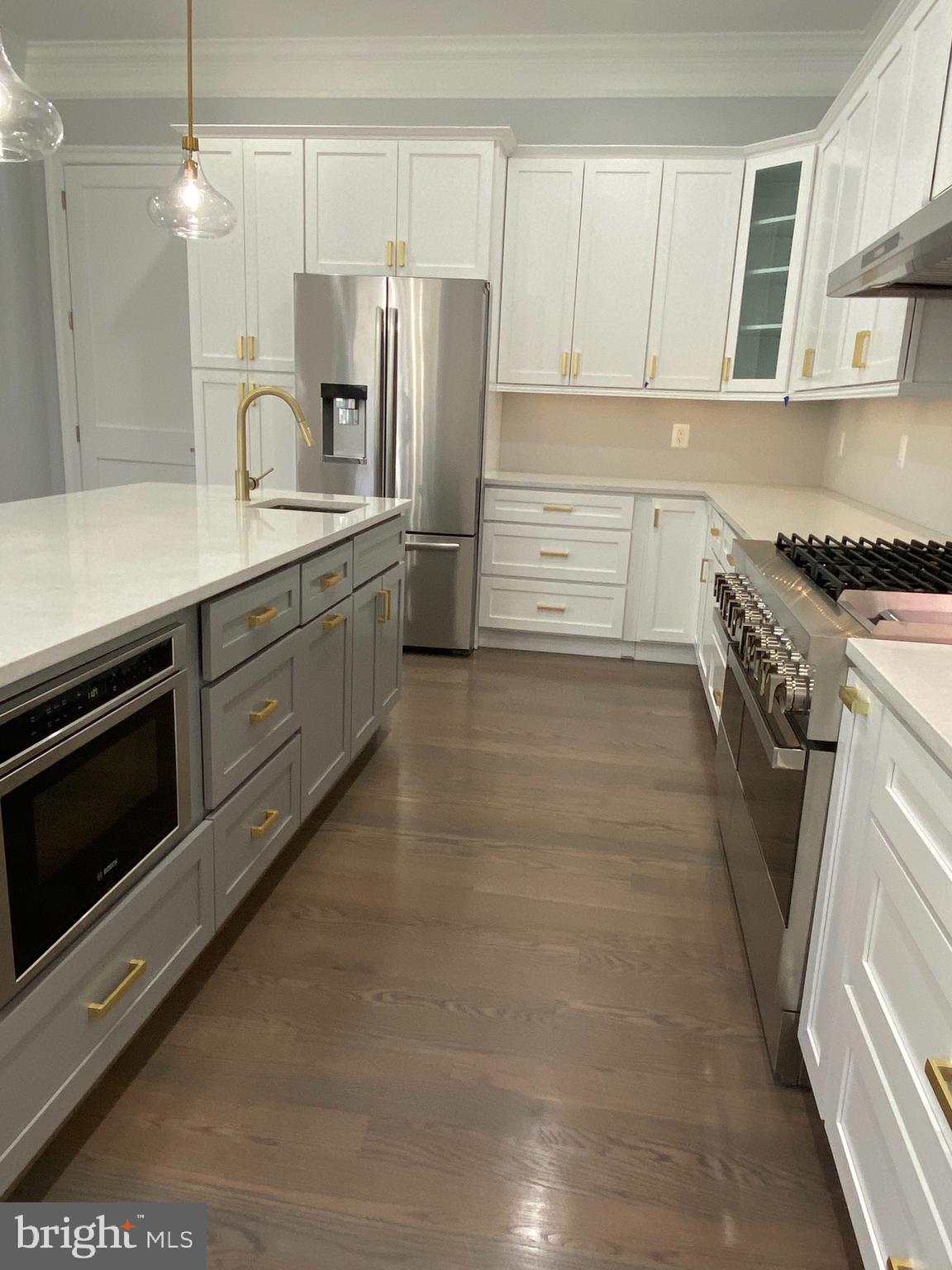 8712 Redman Street Springfield, VA 22153 - Photo 9 of 77 Kitchen aisle
