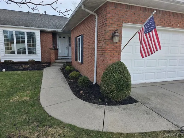 $489,000 | 3 St Charles Court, Amherst, NY 14221