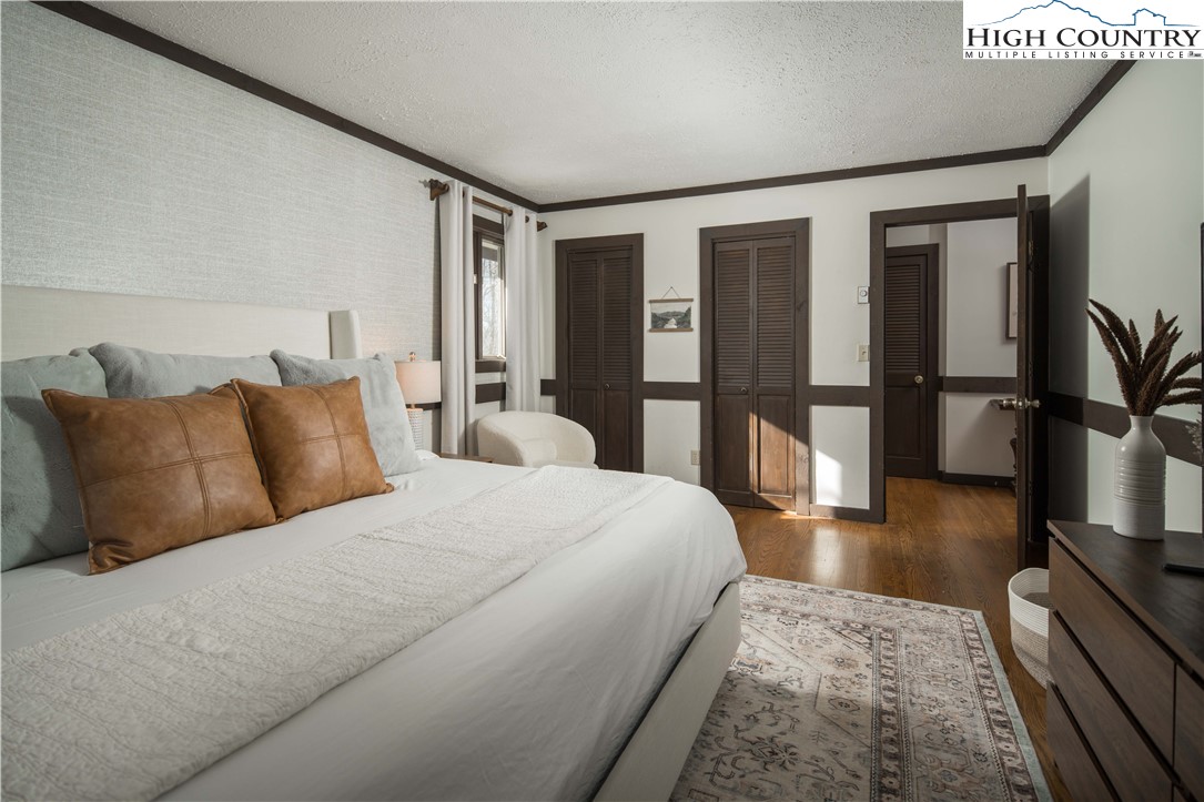 111 Pinnacle Ridge Road Beech Mountain, NC 28604 - Photo 21 of 50 a large bedroom with a bed and wooden floor