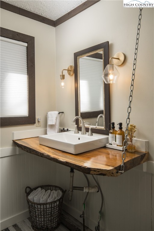 111 Pinnacle Ridge Road Beech Mountain, NC 28604 - Photo 23 of 50 a bathroom with a sink and a mirror
