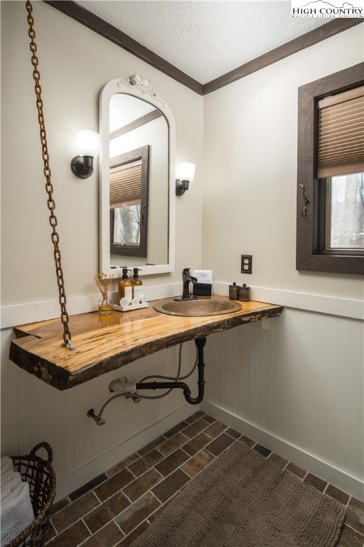 111 Pinnacle Ridge Road Beech Mountain, NC 28604 - Photo 29 of 50 a bathroom with a sink and a mirror