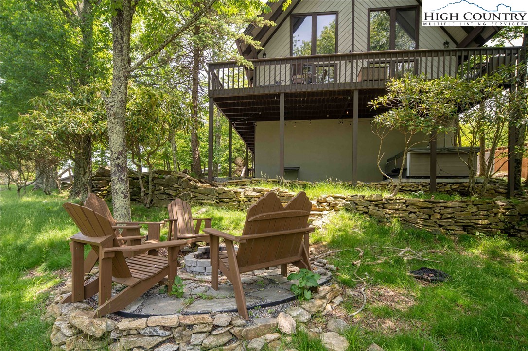 111 Pinnacle Ridge Road Beech Mountain, NC 28604 - Photo 46 of 50 a backyard of a house with yard and outdoor seating