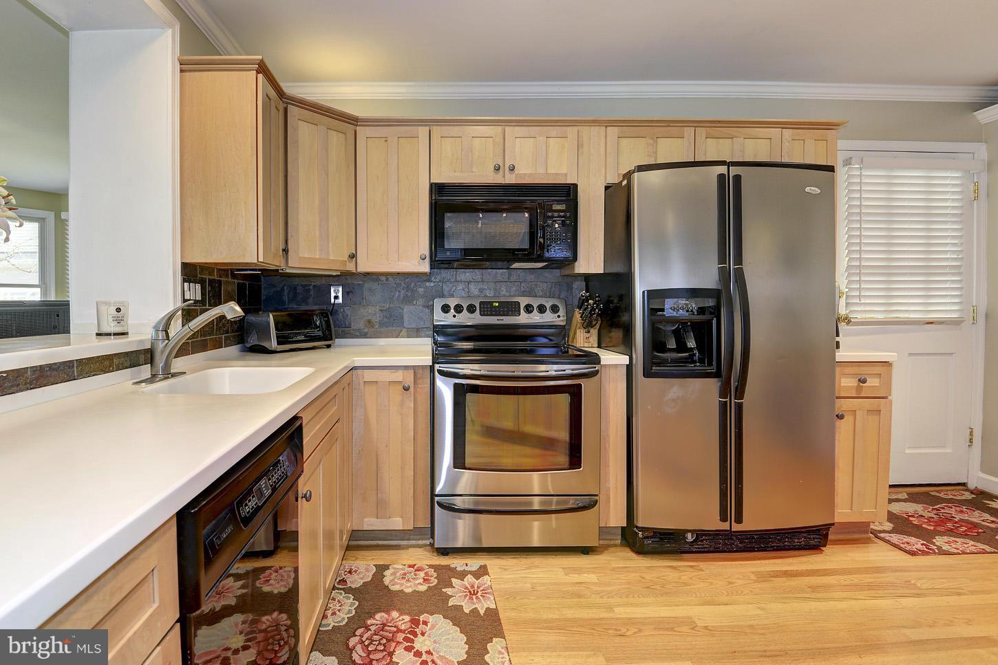 6328 Halsey Road McLean, VA 22101 - Photo 14 of 30 Kitchen